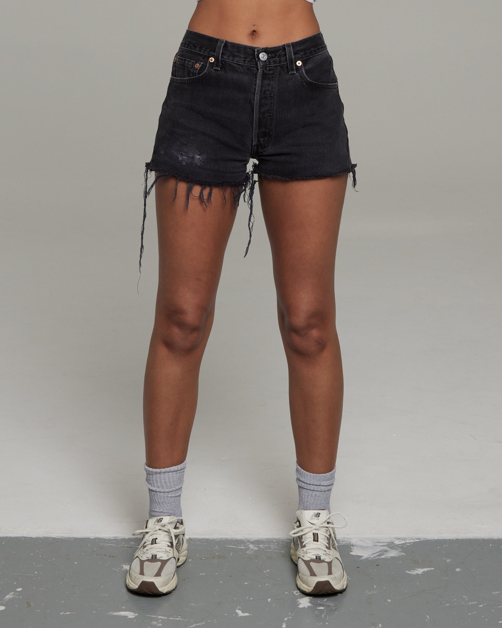 GREY CROPPED SHORT