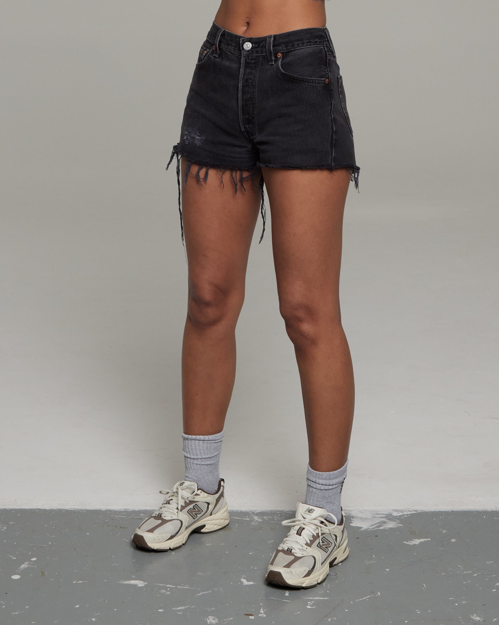 GREY CROPPED SHORT
