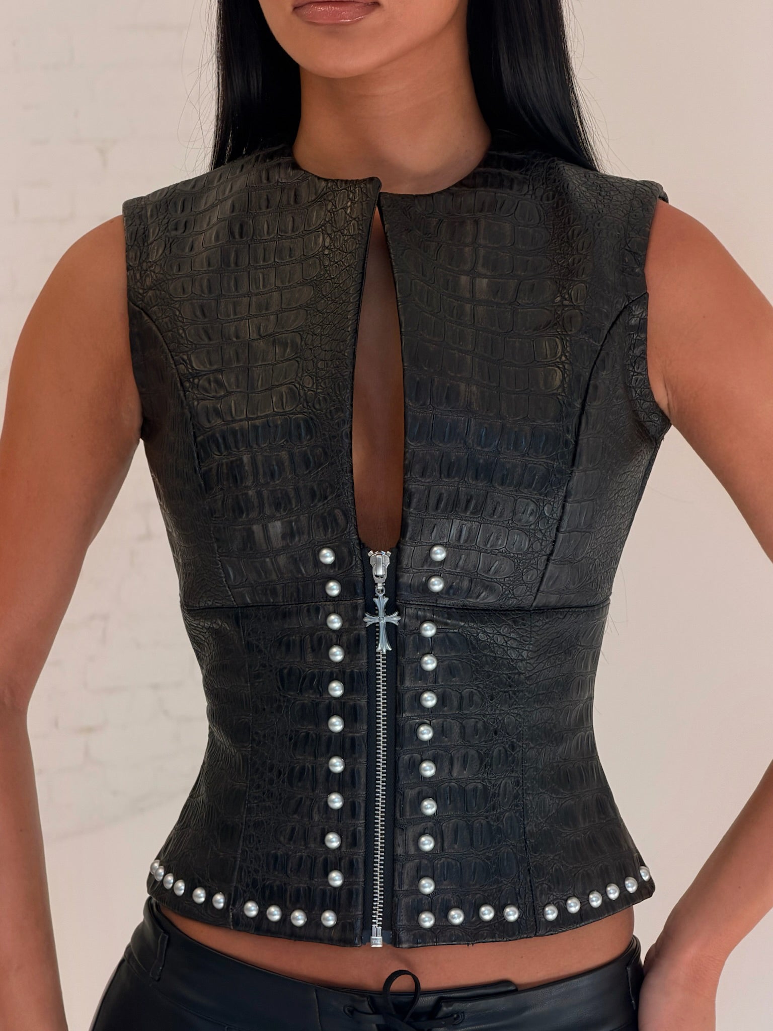 CROC ZIP UP VEST ONYX
