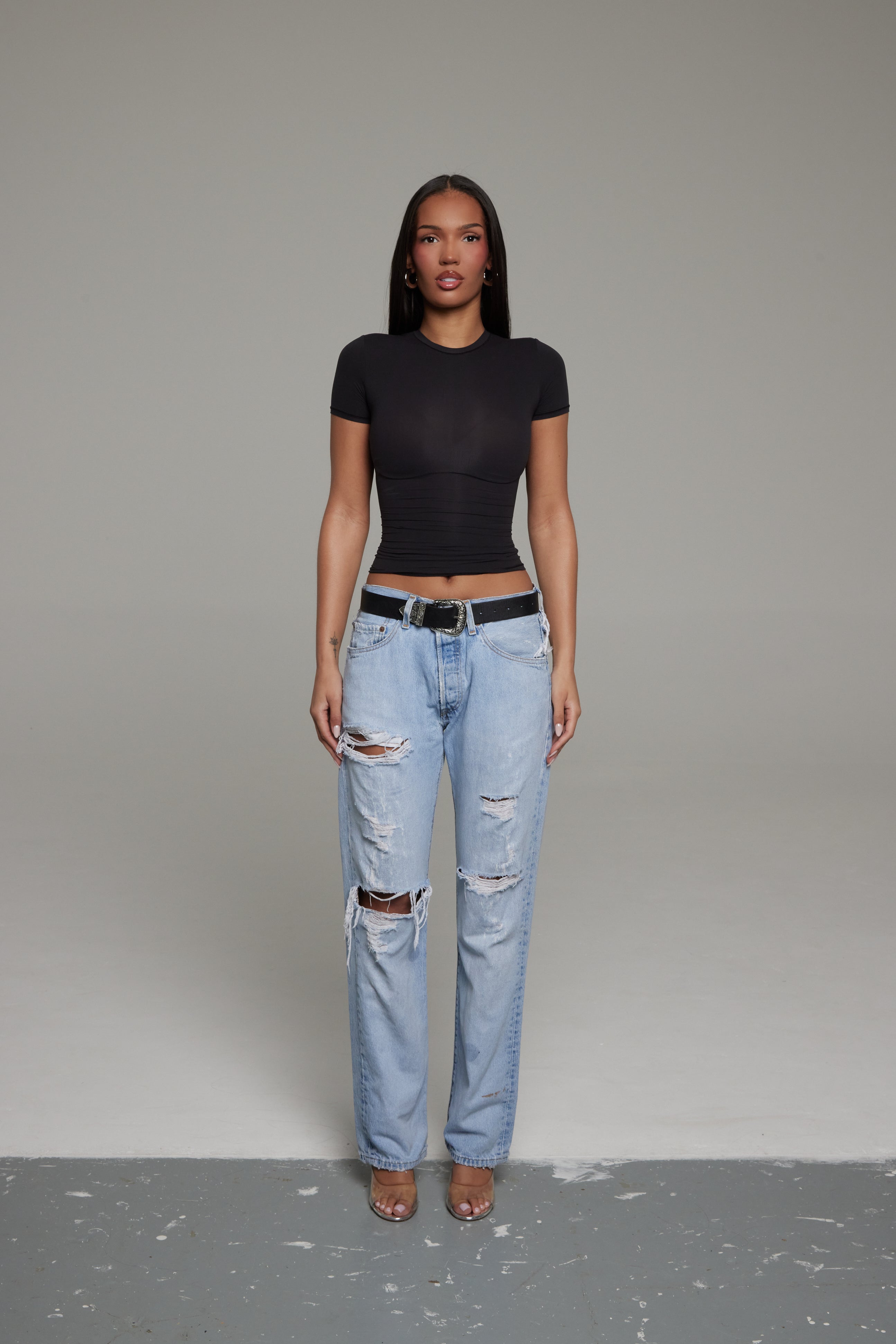 DISTRESSED JEAN